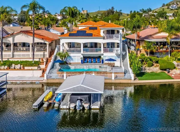 30325 Cove View St, Canyon Lake, CA 92587