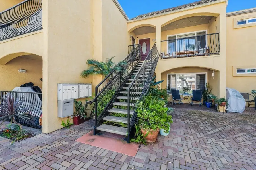 1915 Emerald St #F, San Diego, CA 92109 - #3