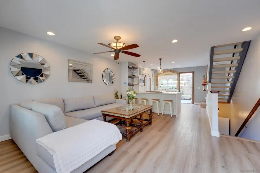 8490 Via Sonoma #11, La Jolla, CA 92037 - #3