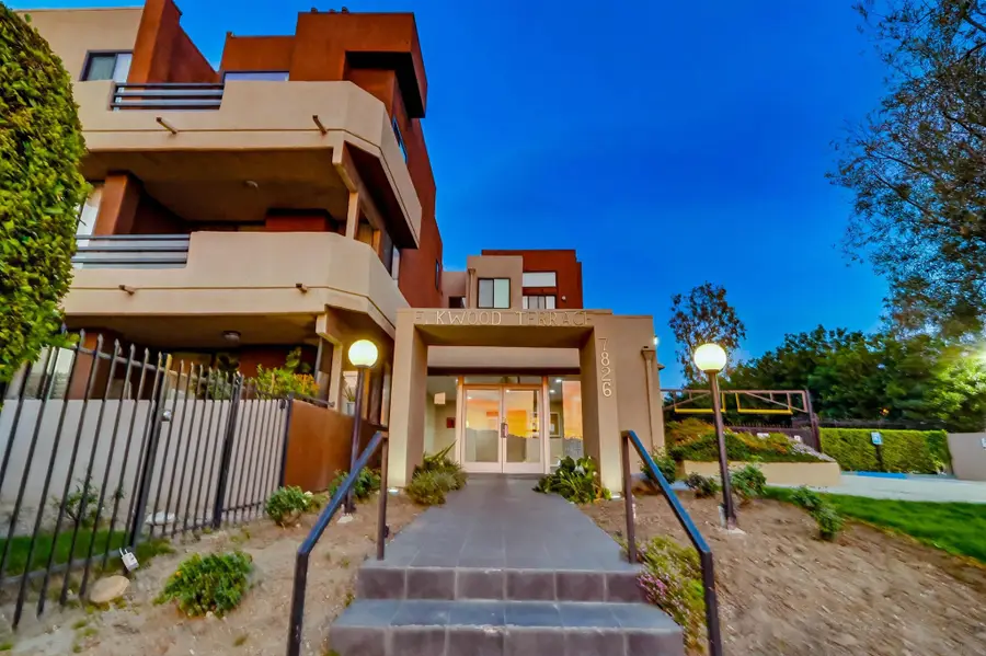 7826 Topanga Canyon Blvd #210, Canoga Park, CA 91304 - #3
