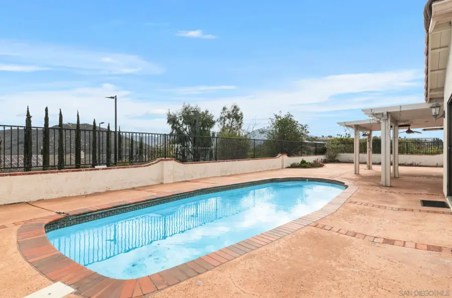 18192 Calle Estepona, San Diego, CA 92128 - #3