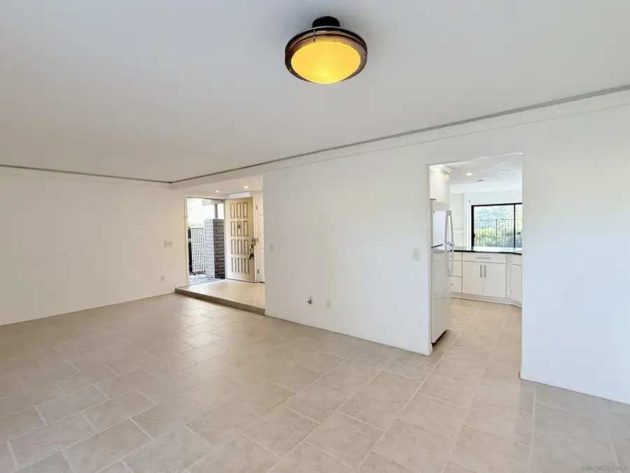 8725 Caminito Abrazo, La Jolla, CA 92037 - #3