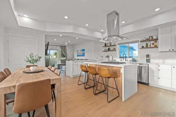727 Ostend, San Diego, CA 92109
