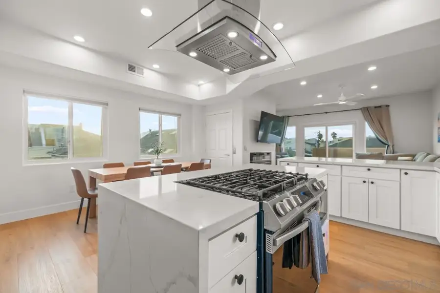 727 Ostend, San Diego, CA 92109 - #3