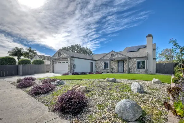 813 Sunningdale Dr, Oceanside, CA 92057