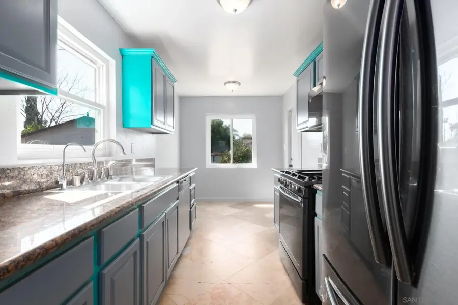 909 N Midway Dr, Escondido, CA 92027 - #2