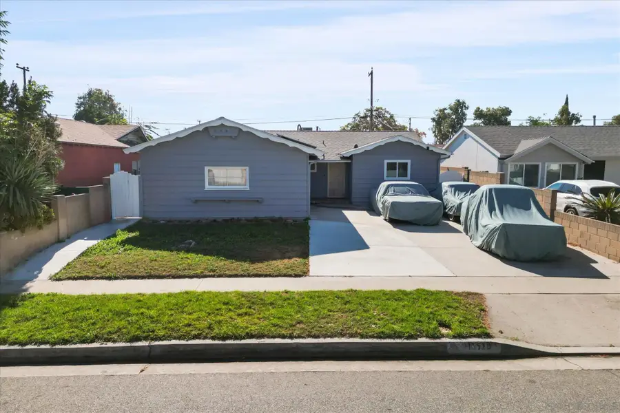 11518 205th St, Lakewood, CA 90715 - #2