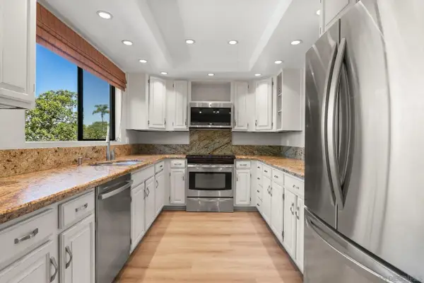 835 E Ave #B, Coronado, CA 92118