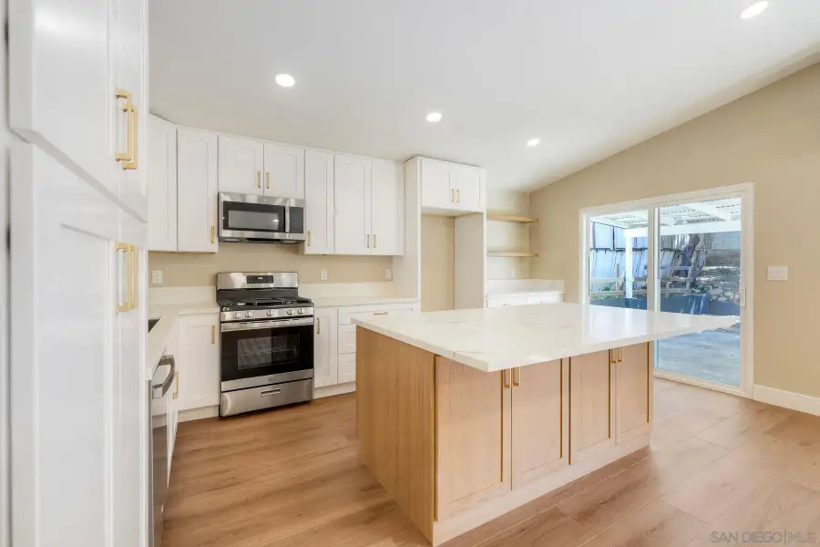 578 E. Indian Rock Rd, Vista, CA 92084 - #3