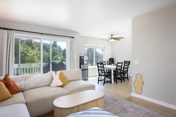 4241 Mesa Vista Way, Unit 5 #5, Oceanside, CA 92057
