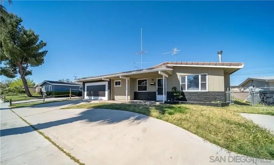 44641 5th St E, Lancaster, CA 93535 - #2