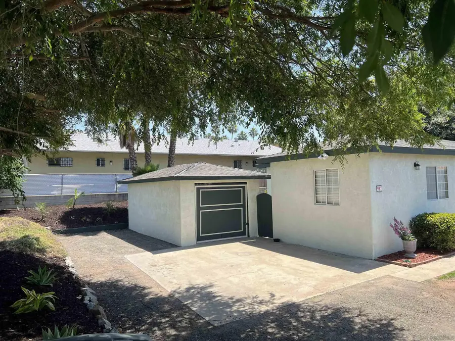 981 S Lincoln Ave, El Cajon, CA 92020 - #3