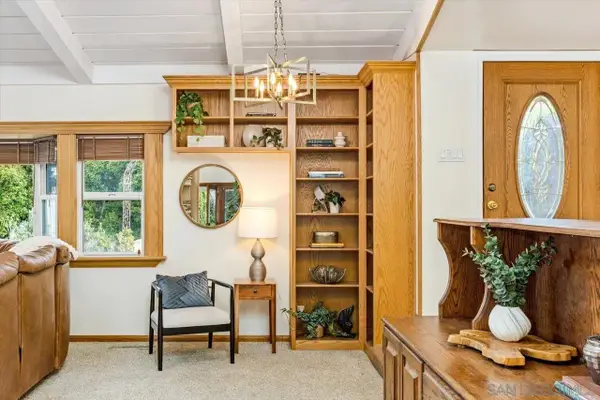 877 Montview Drive, Escondido, CA 92025