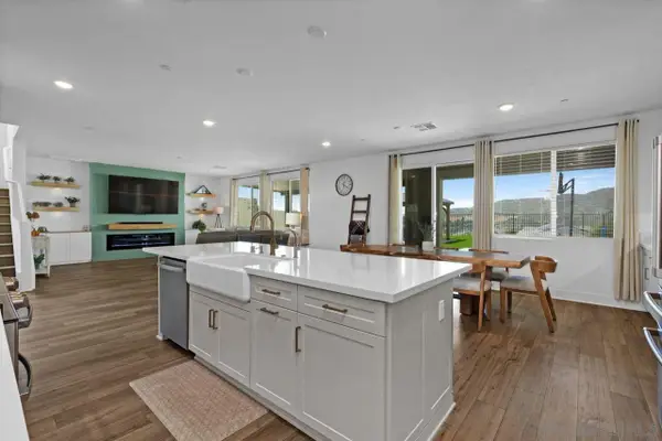 712 Meadowood St., Fallbrook, CA 92028