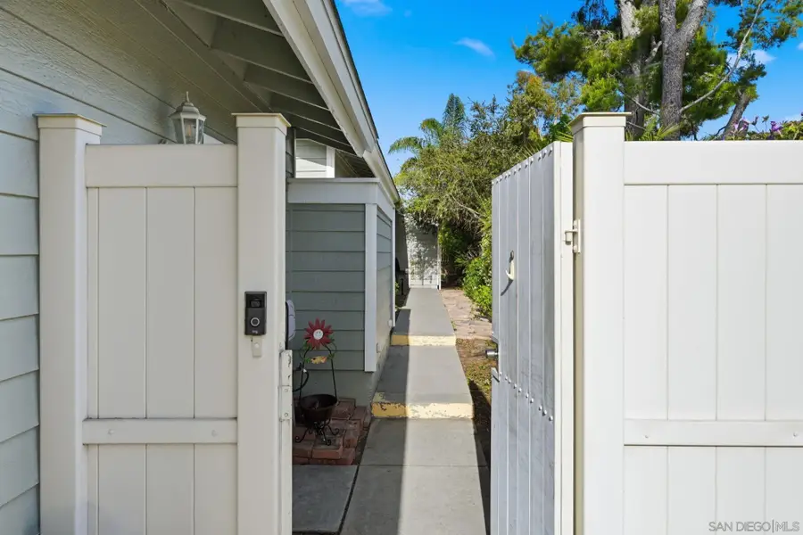 1998 Cambridge Ct, Vista, CA 92081 - #2