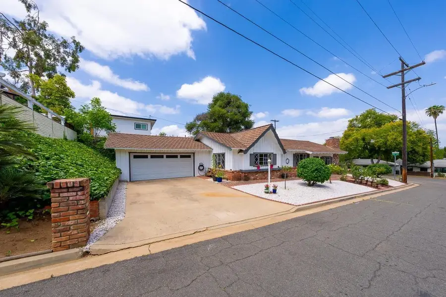 705 Beacon Pl, Escondido, CA 92025 - #2