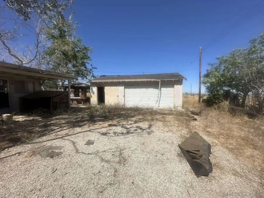 34047 175th St E, Llano, CA 93544 - #2