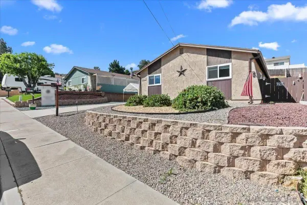 9254 Shadow Hill Rd, Santee, CA 92071