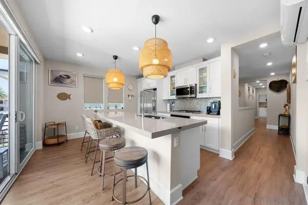 810 Santa Barbara Place, San Diego, CA 92109