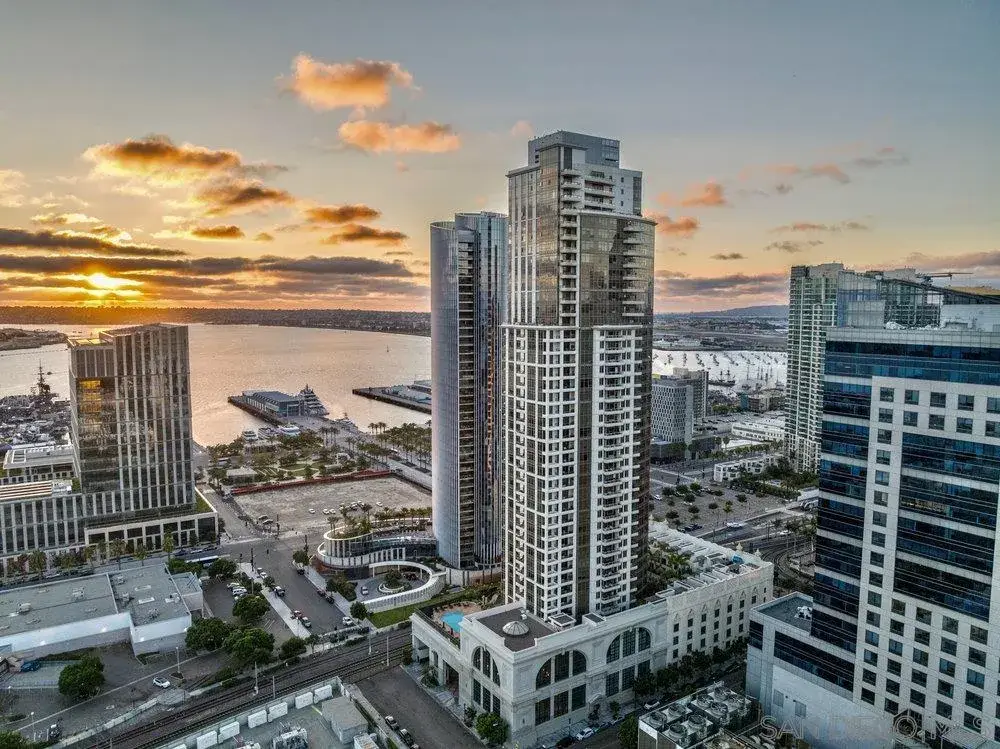 700 W E St #2404, San Diego, CA 92101 - #1