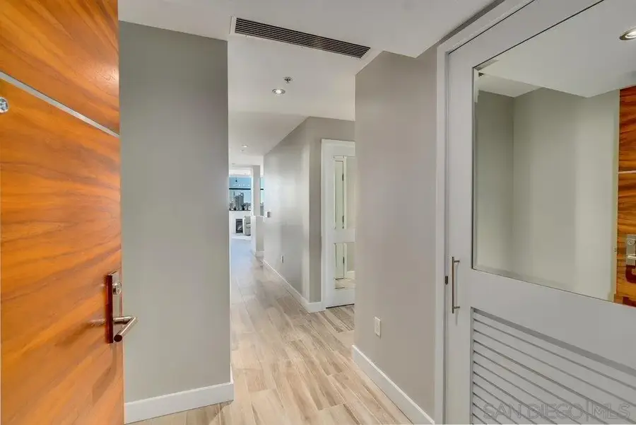 700 W E St #2404, San Diego, CA 92101 - #2