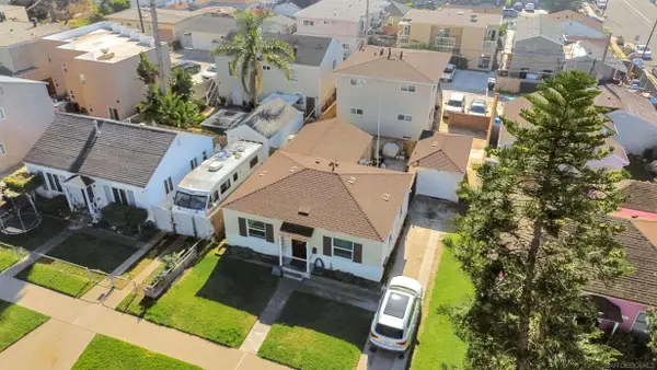 909-911 Chalcedony Street, San Diego, CA 92109