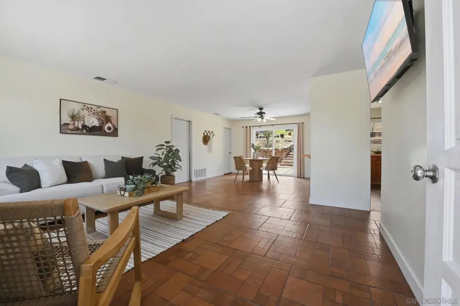 515 Ross Dr, Escondido, CA 92029 - #2