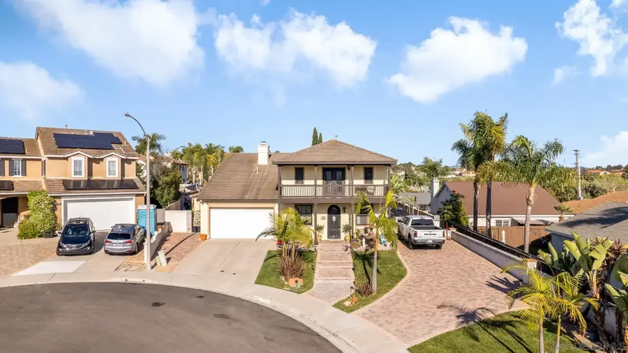 523 Hatherly St, Vista, CA 92083 - #2