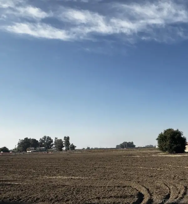 0000 Fairfax Avenue #5, Lemoore, CA 93245