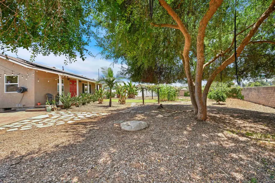 2124 Oak Hill Dr., Escondido, CA 92027 - #2