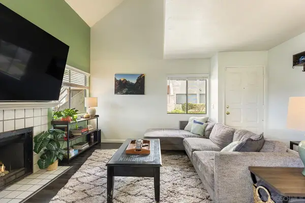 355 N Melrose Drive North #E, Vista, CA 92083