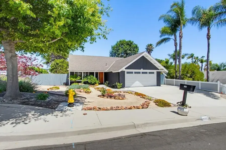 969 Chablis Ln, Vista, CA 92083 - #3