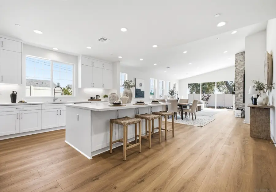 2 W Pine St, Altadena, CA 91001 - #2