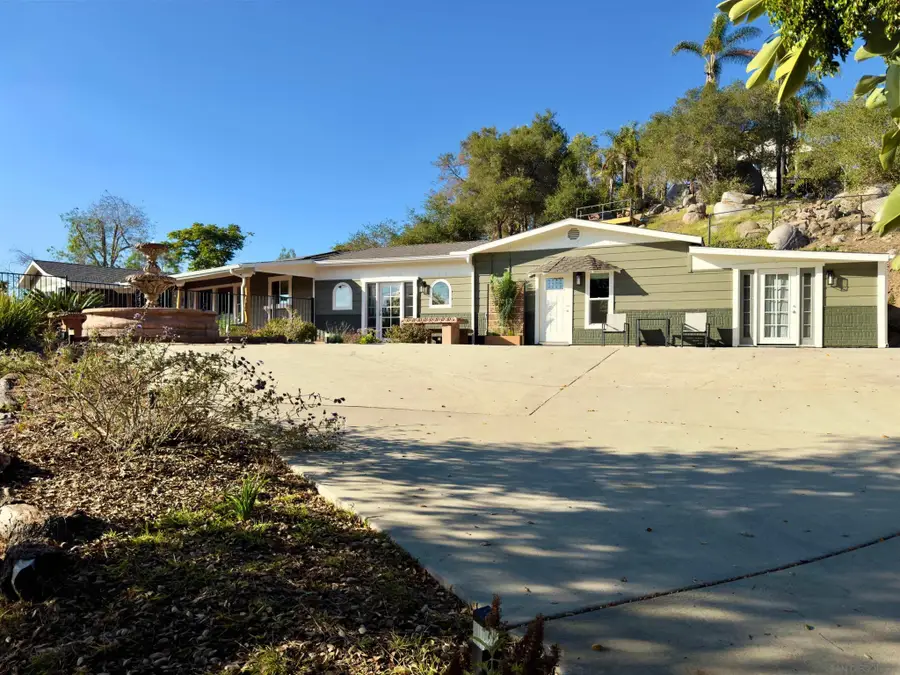 1418 York Dr, Vista, CA 92084 - #2