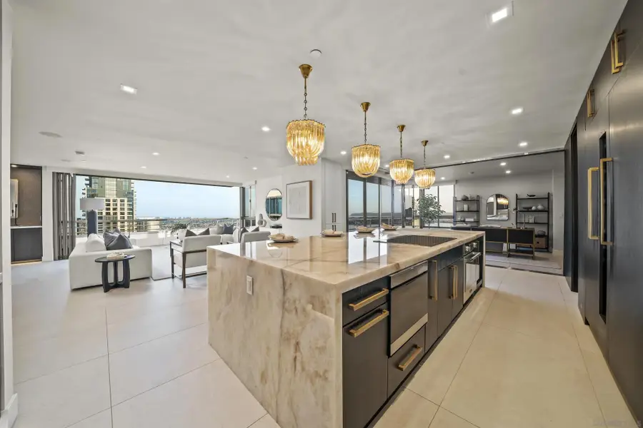700 Front #2303, San Diego, CA 92101 - #2