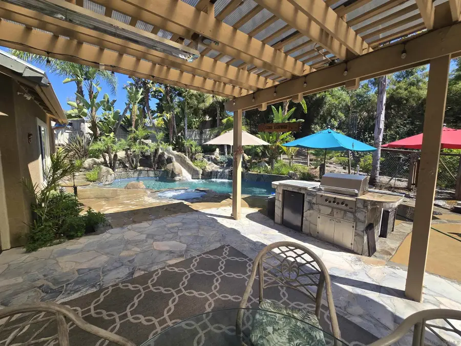 2889 Camden Dr, Vista, CA 92081 - #2