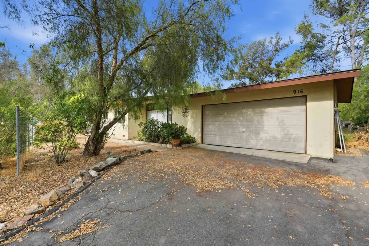 916 Country Club, Escondido, CA 92029 - #1