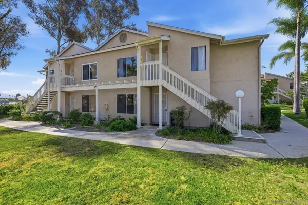 225 Diamond #111, Vista, CA 92083