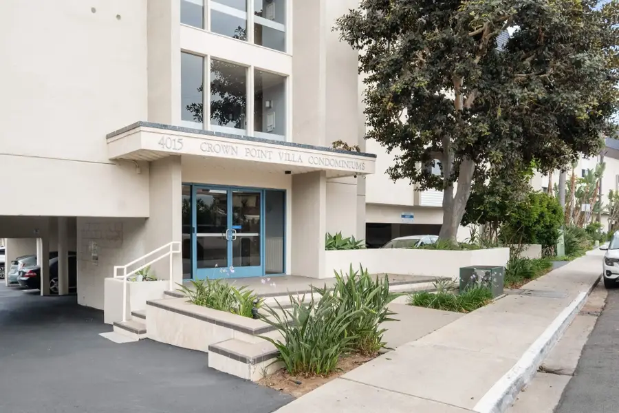 4015 Crown Point #104, San Diego, CA 92109 - #3