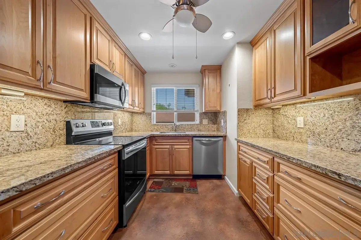 1044 La Ventana, San Marcos, CA 92078 - #1