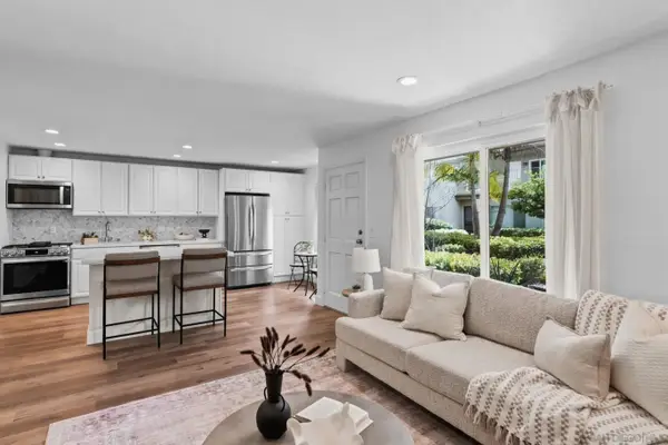 13754 Mango Dr #103, Del Mar, CA 92014