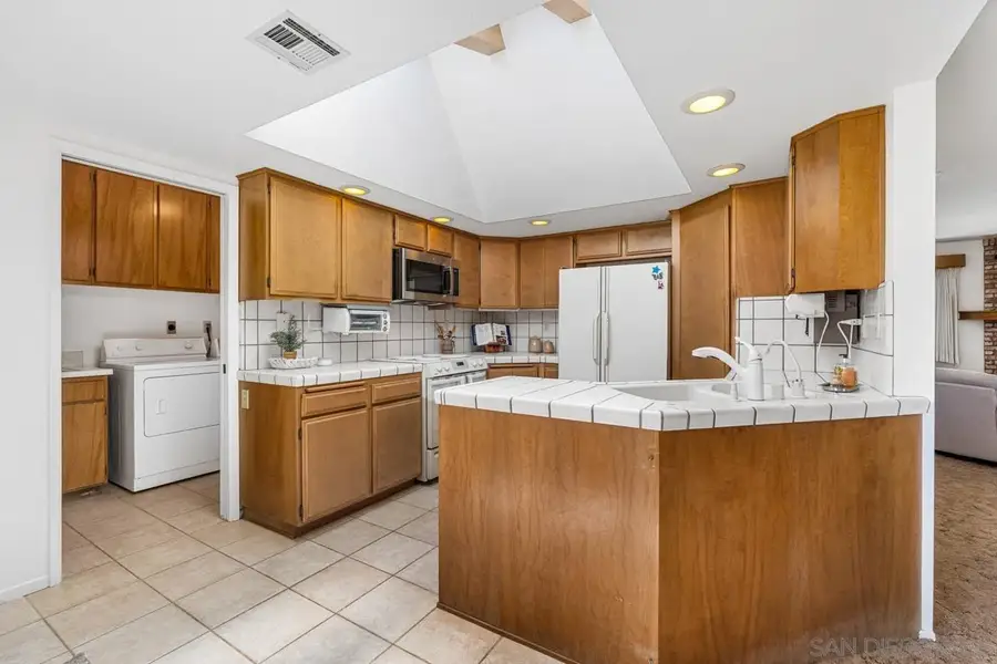 12450 Algonquin Rd, Apple Valley, CA 92308 - #2