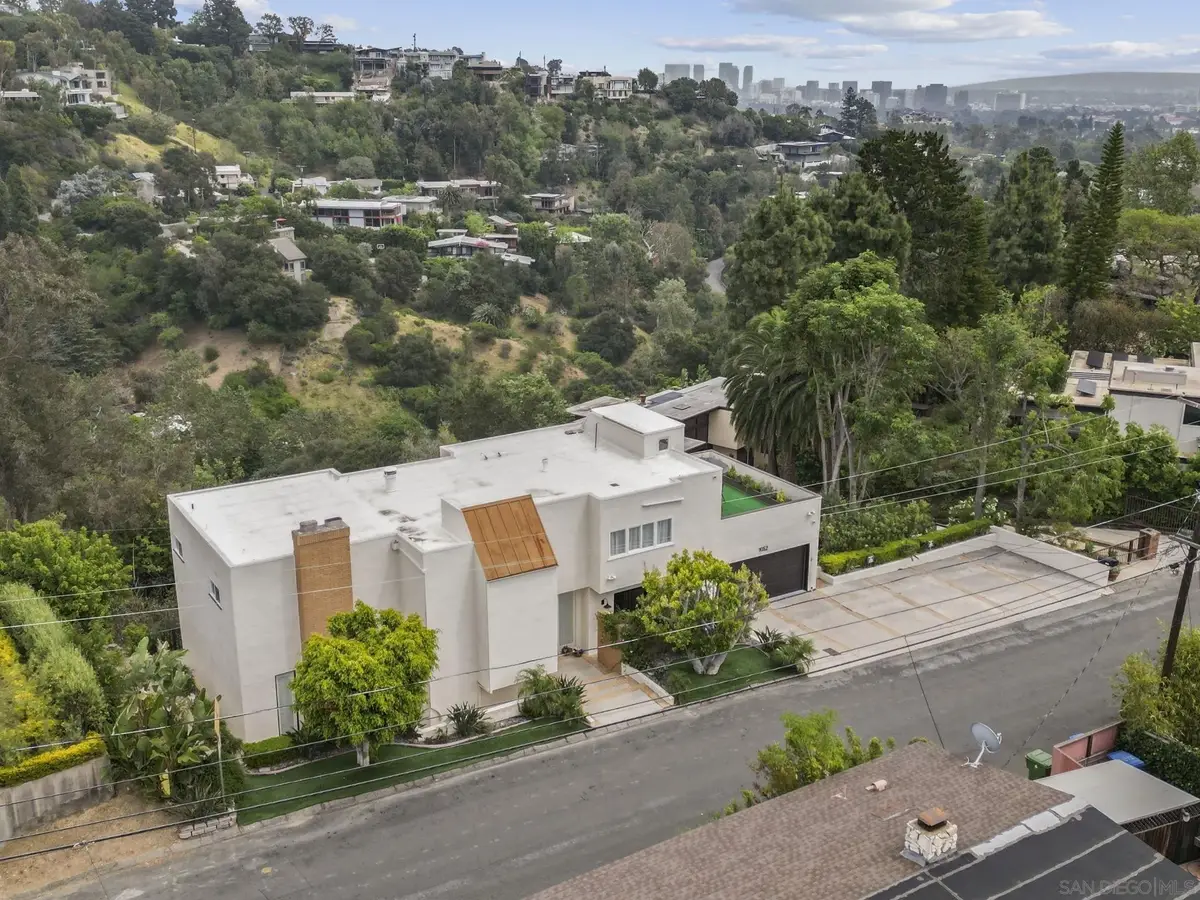1052 N Kenter Ave, Los Angeles, CA 90049 - #1