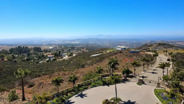 2220 Panoramic Dr. #10, Vista, CA 92084