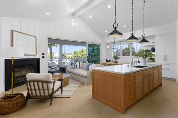 747 Orange Ave #301, Coronado, CA 92118