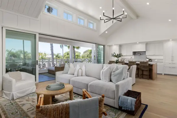 747 Orange Ave #302, Coronado, CA 92118