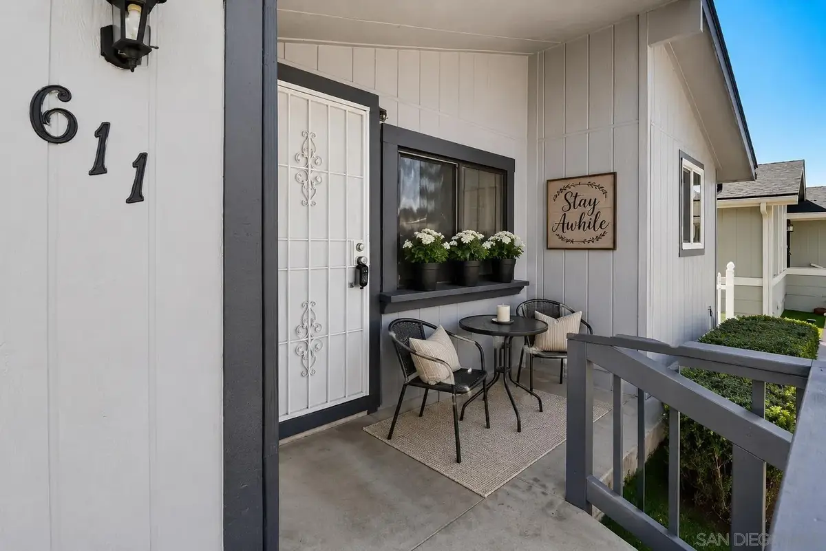 611 Via Santa Paulo, Vista, CA 92081 - #1