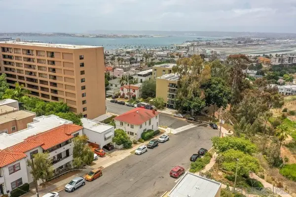 2561 S Albatross, San Diego, CA 92101