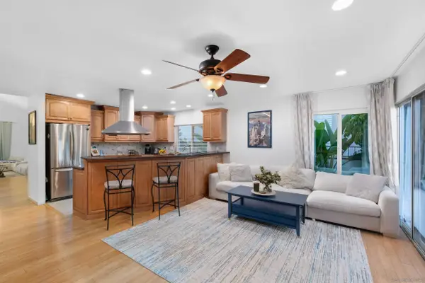 9070 Rowlett Av, San Diego, CA 92129
