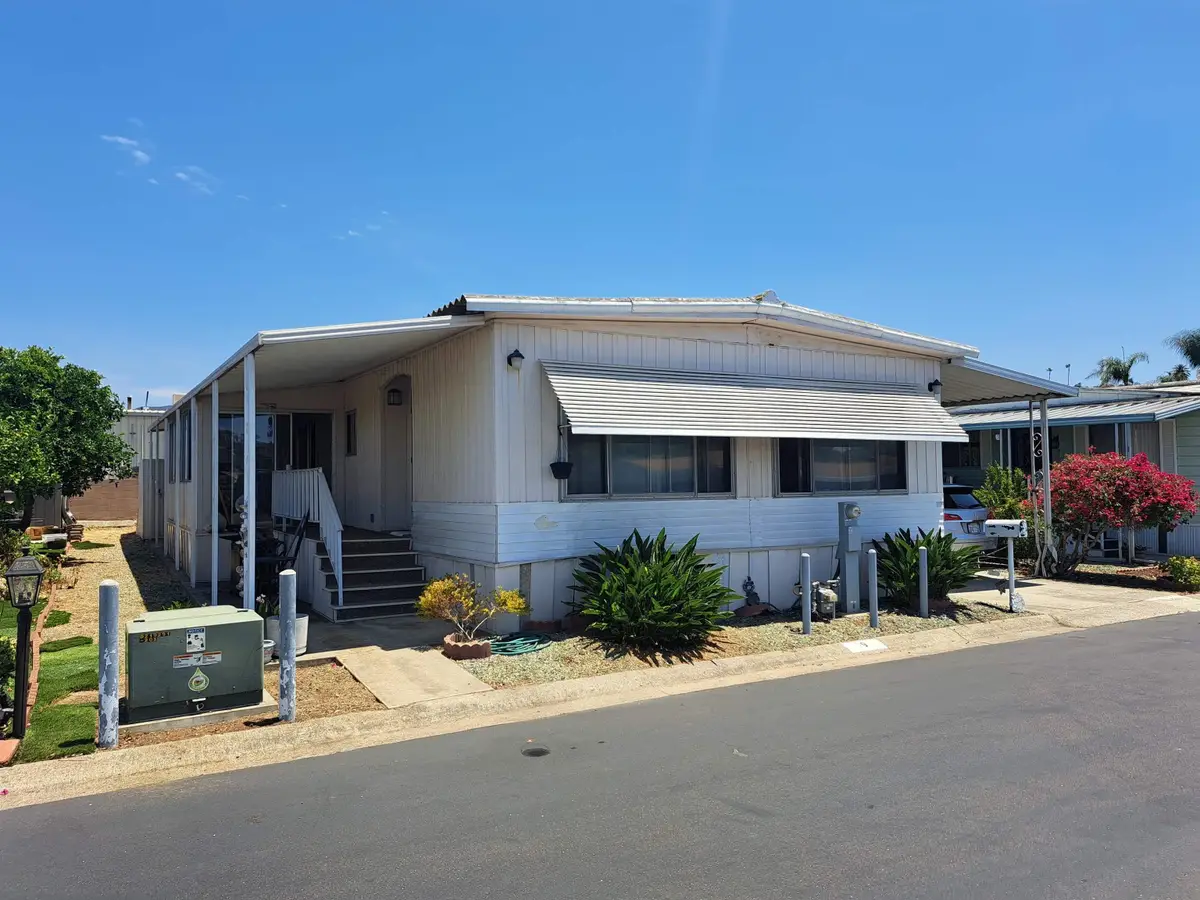 1010 E Bobier Dr #9, Vista, CA 92084 - #1
